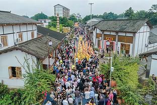 泰伦-卢：感谢教练组和球员们 在11月份遭遇6连败时挺了过去